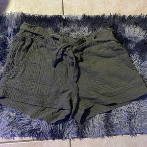 Large olive green Indigo Rein short very good condition wore once
